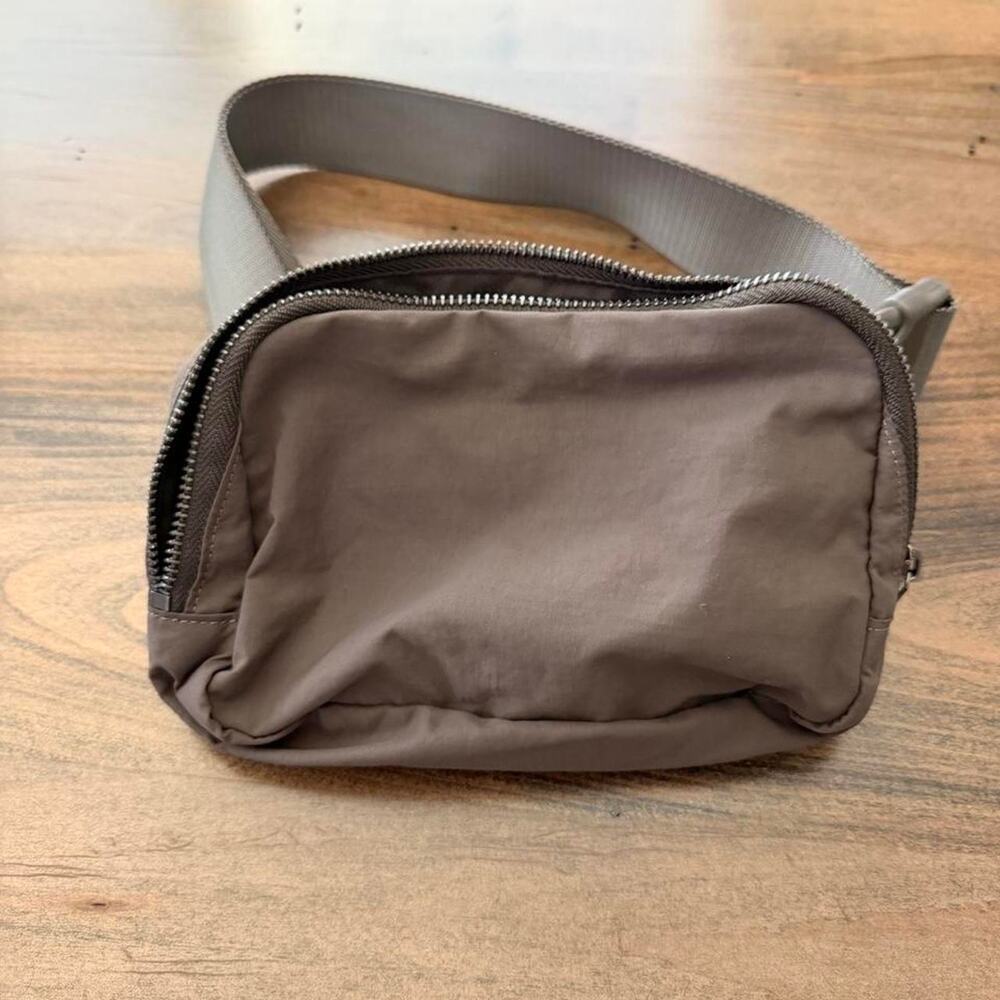 ODODOS mini belt bag